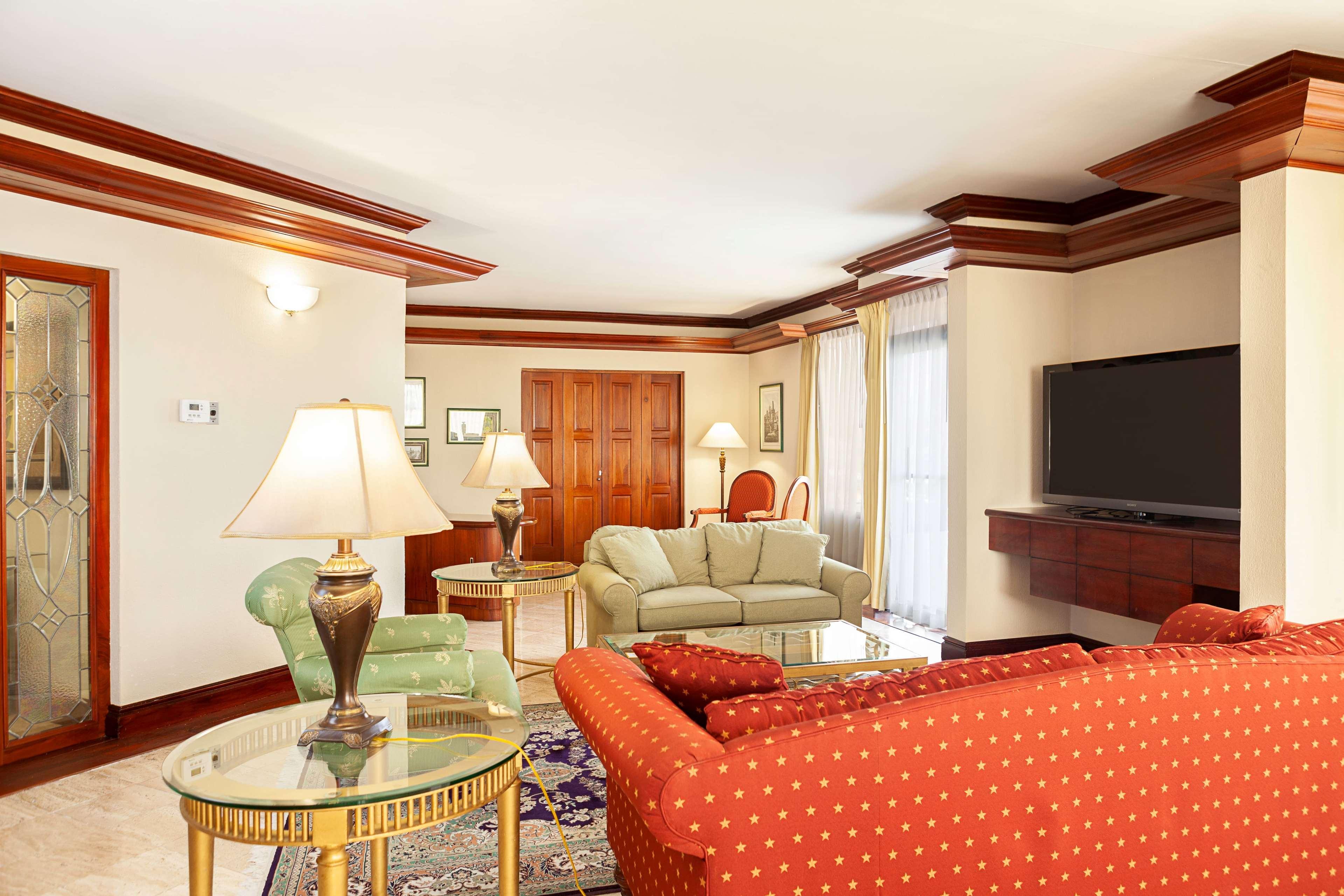 Wyndham San Jose Herradura Kültér fotó Living room