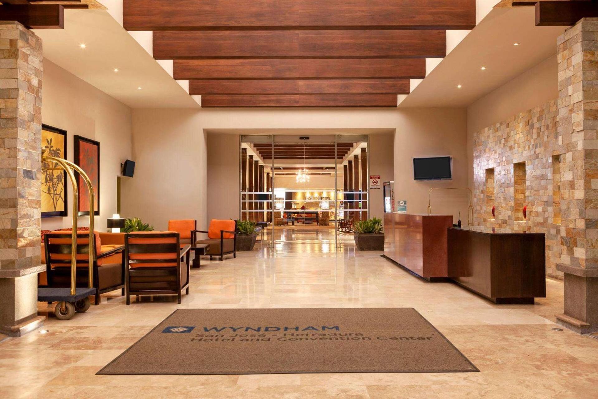 Wyndham San Jose Herradura Kültér fotó Lobby of the hotel