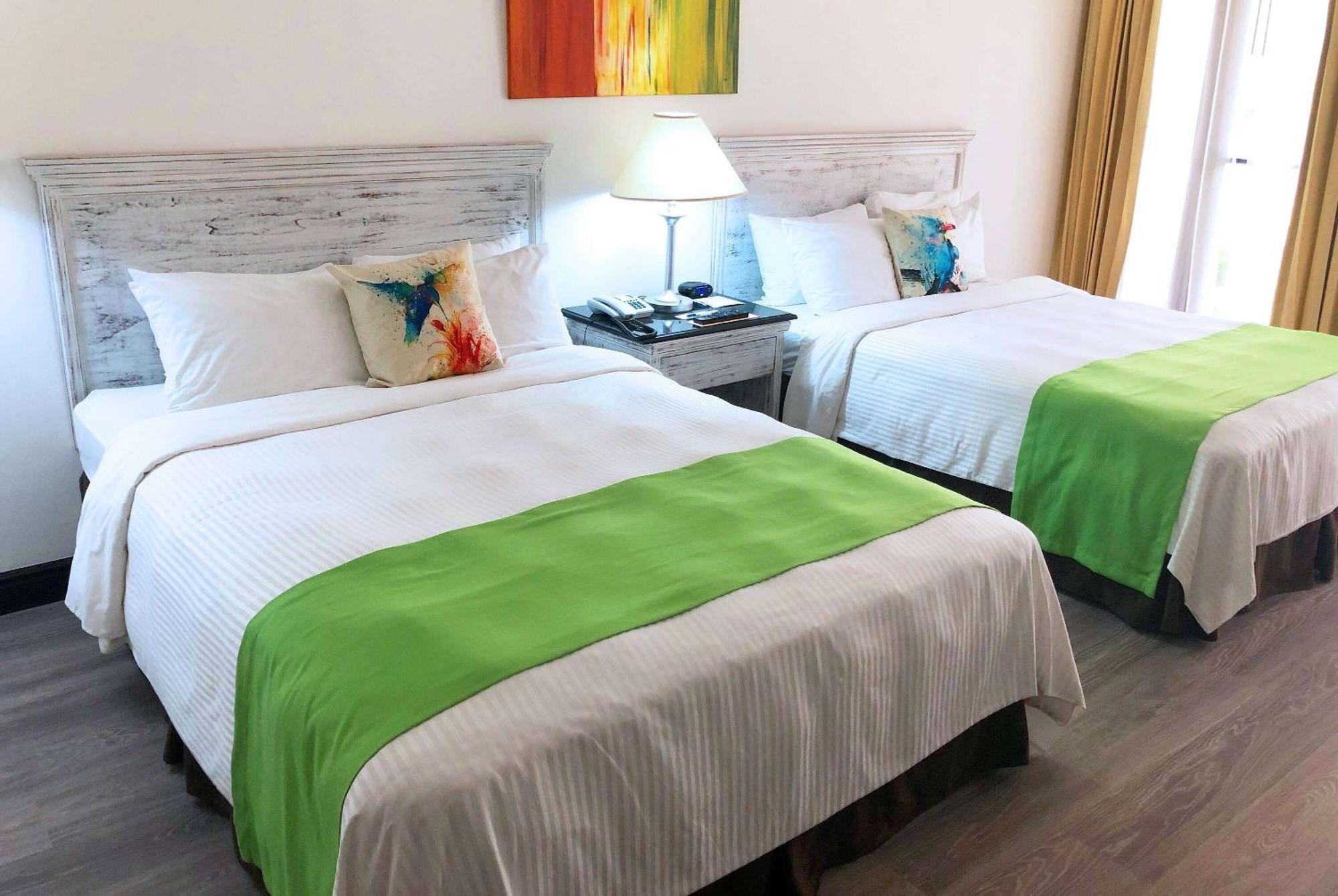 Wyndham San Jose Herradura Kültér fotó A bed runner
